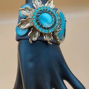 RARE FIND! Turquoise Gold Floral Bracelet {J0391}